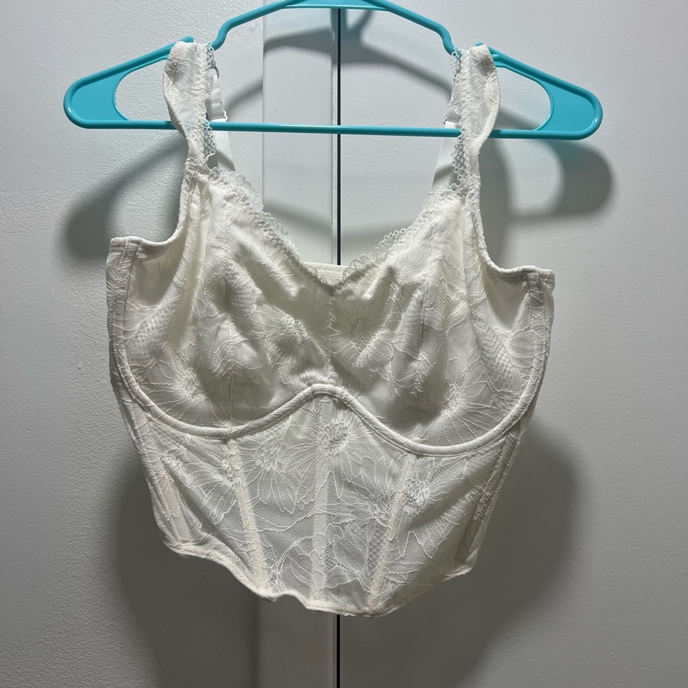 Gilly Hicks White Bra with Structured Design